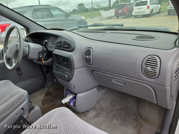 image for item EN8018 2000 Plymouth Voyager  van