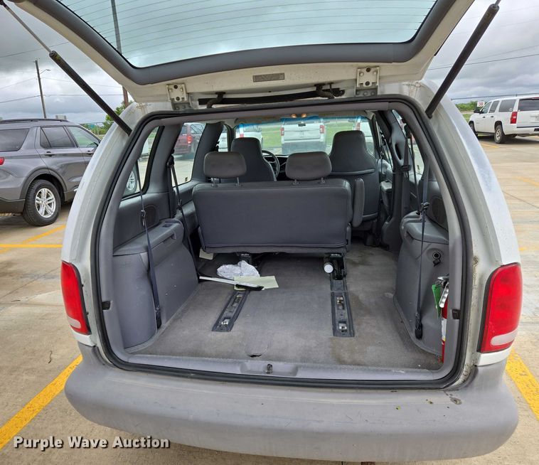 image for item EN8018 2000 Plymouth Voyager  van