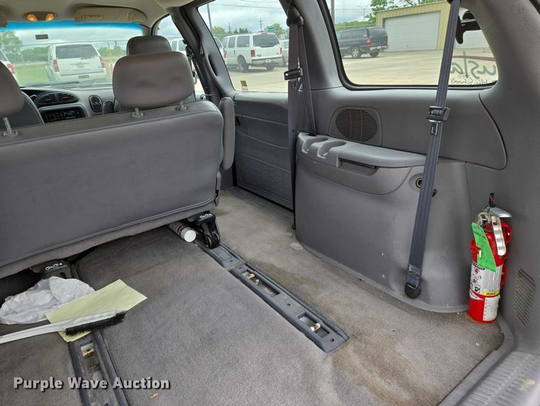 image for item EN8018 2000 Plymouth Voyager  van