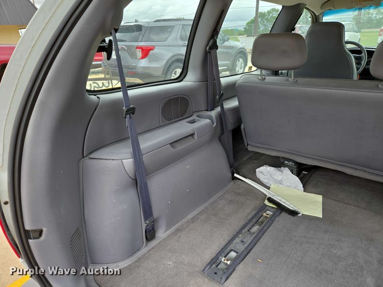 image for item EN8018 2000 Plymouth Voyager  van