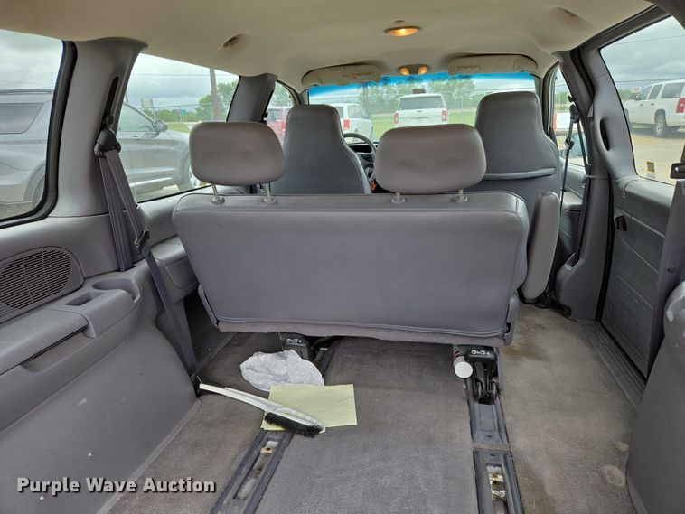 image for item EN8018 2000 Plymouth Voyager  van