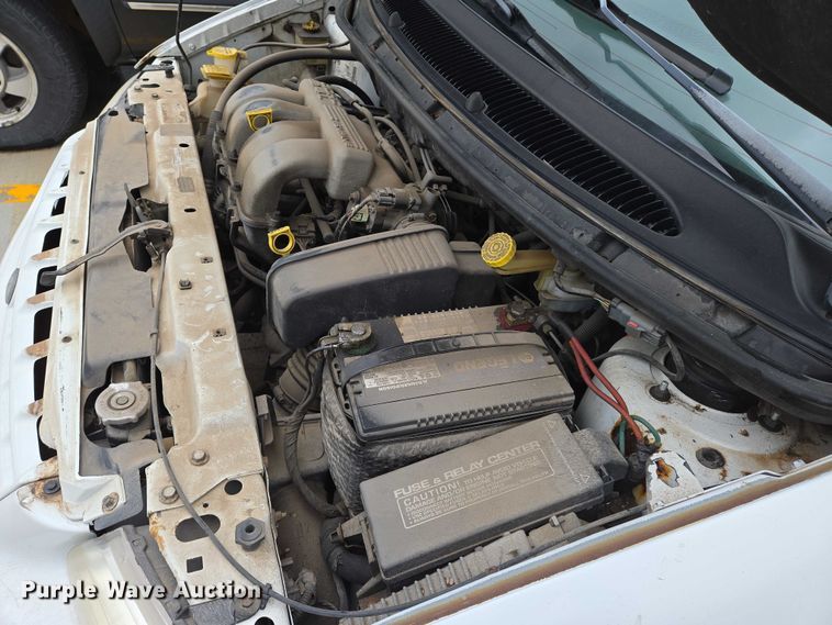 image for item EN8018 2000 Plymouth Voyager  van