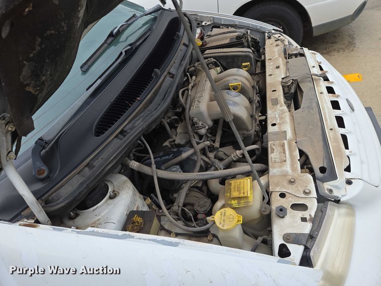 image for item EN8018 2000 Plymouth Voyager  van