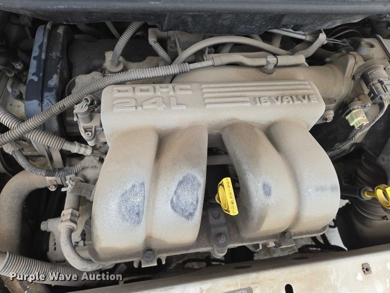 image for item EN8018 2000 Plymouth Voyager  van