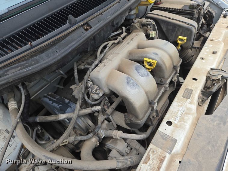 image for item EN8018 2000 Plymouth Voyager  van