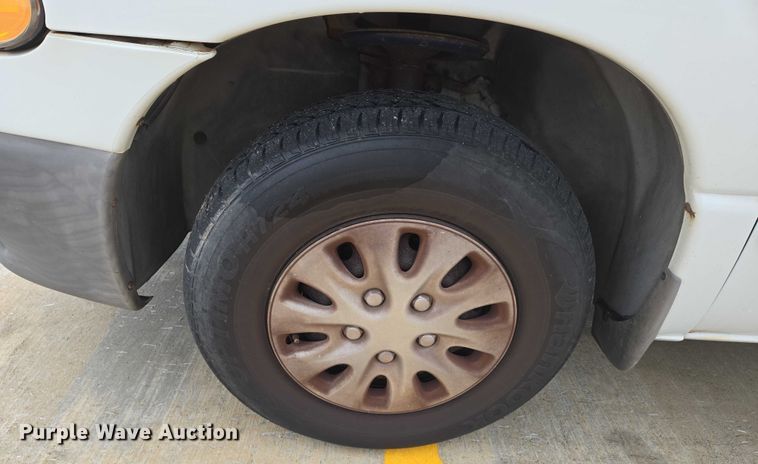 image for item EN8018 2000 Plymouth Voyager  van