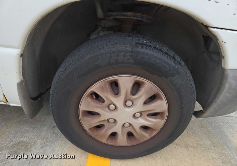 image for item EN8018 2000 Plymouth Voyager  van