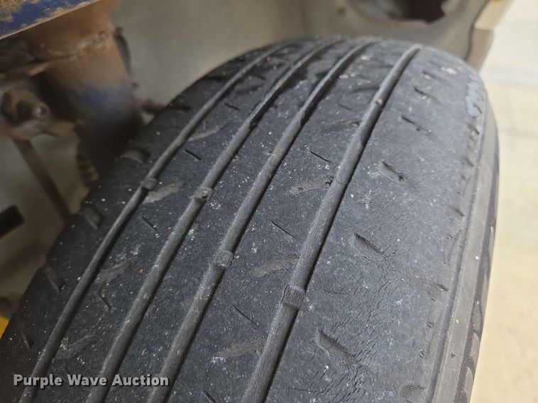 image for item EN8018 2000 Plymouth Voyager  van