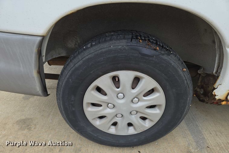 image for item EN8018 2000 Plymouth Voyager  van