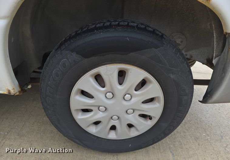 image for item EN8018 2000 Plymouth Voyager  van