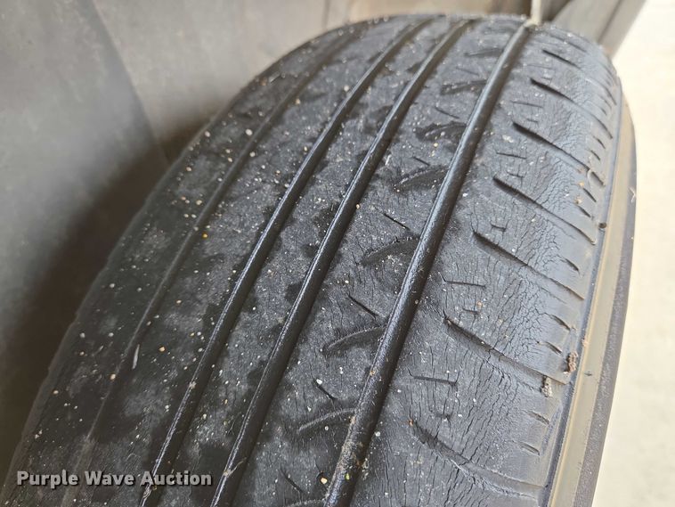 image for item EN8018 2000 Plymouth Voyager  van