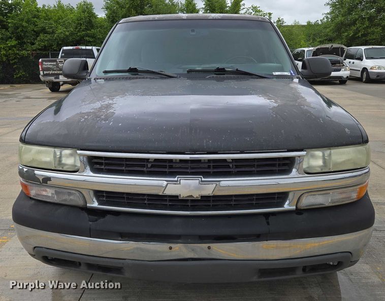 image for item EN8019 2003 Chevrolet Suburban 1500 SUV