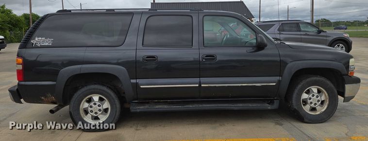 image for item EN8019 2003 Chevrolet Suburban 1500 SUV