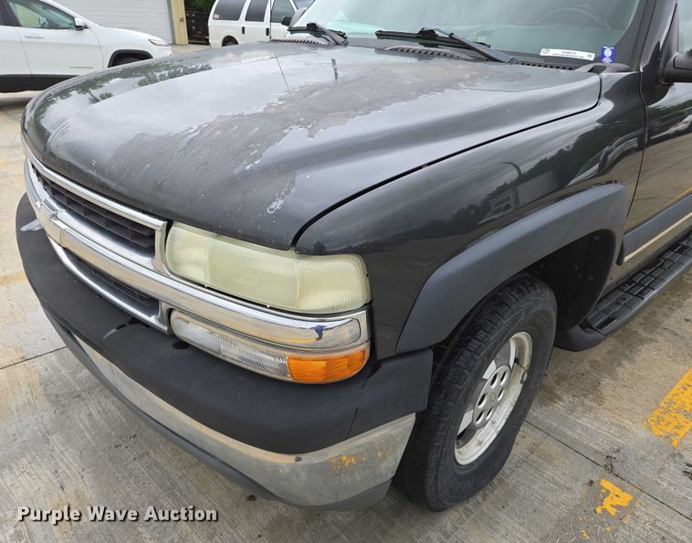 image for item EN8019 2003 Chevrolet Suburban 1500 SUV