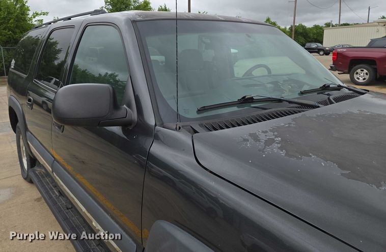 image for item EN8019 2003 Chevrolet Suburban 1500 SUV
