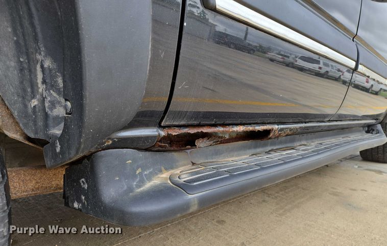 image for item EN8019 2003 Chevrolet Suburban 1500 SUV