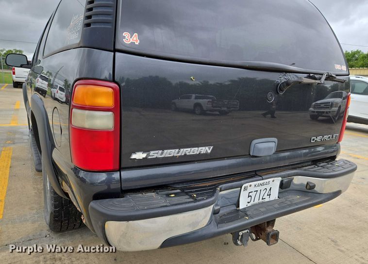 image for item EN8019 2003 Chevrolet Suburban 1500 SUV