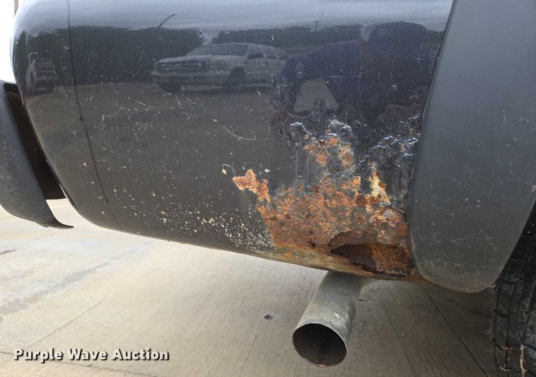 image for item EN8019 2003 Chevrolet Suburban 1500 SUV