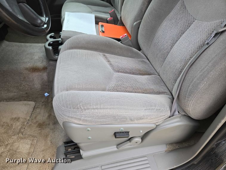 image for item EN8019 2003 Chevrolet Suburban 1500 SUV