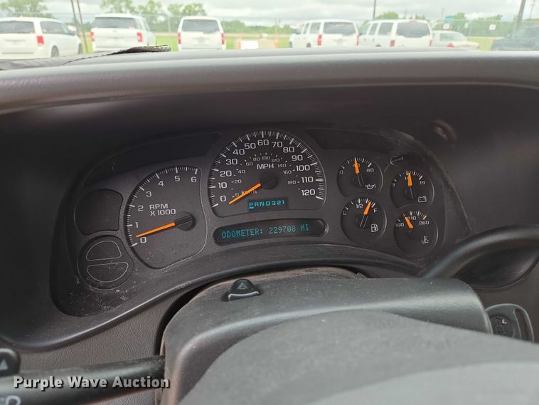 image for item EN8019 2003 Chevrolet Suburban 1500 SUV