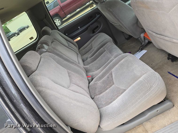 image for item EN8019 2003 Chevrolet Suburban 1500 SUV