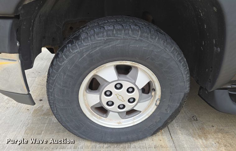 image for item EN8019 2003 Chevrolet Suburban 1500 SUV