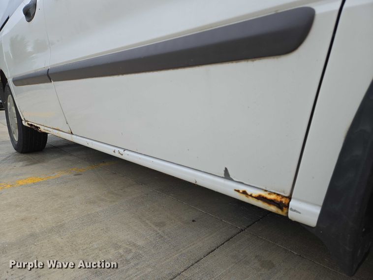 image for item EN8020 2002 Ford Windstar LX van