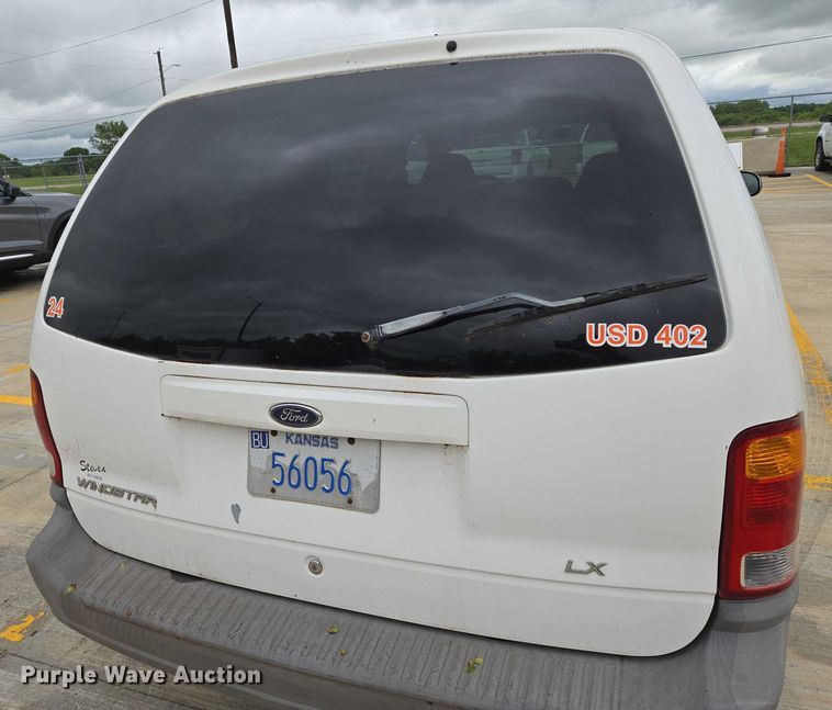 image for item EN8020 2002 Ford Windstar LX van