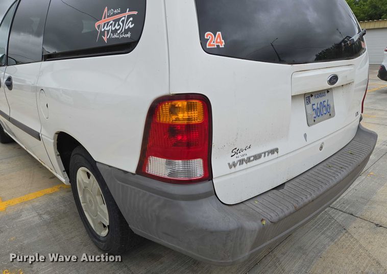image for item EN8020 2002 Ford Windstar LX van