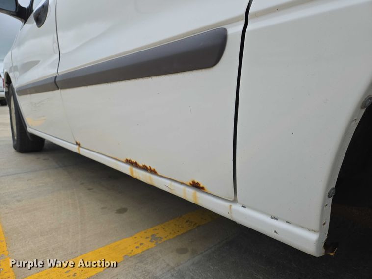 image for item EN8020 2002 Ford Windstar LX van