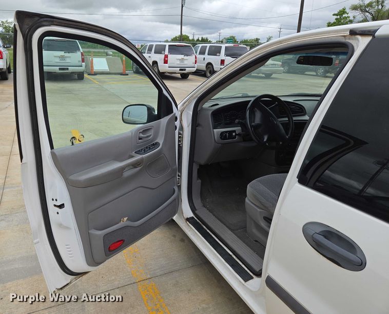 image for item EN8020 2002 Ford Windstar LX van