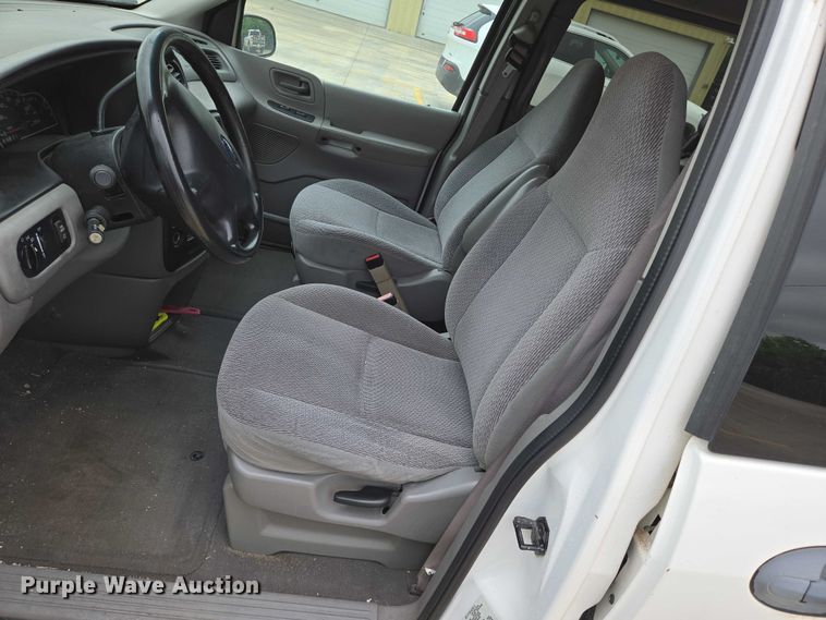 image for item EN8020 2002 Ford Windstar LX van