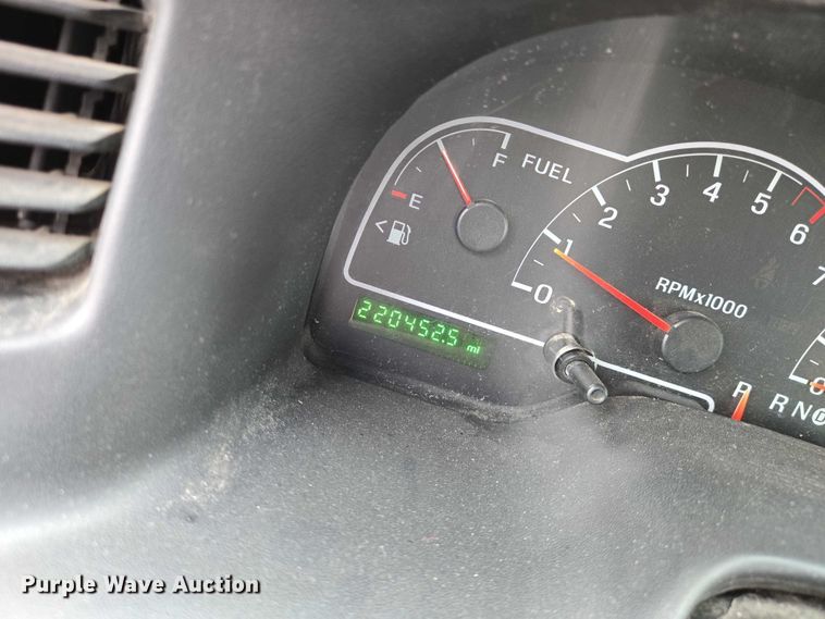 image for item EN8020 2002 Ford Windstar LX van