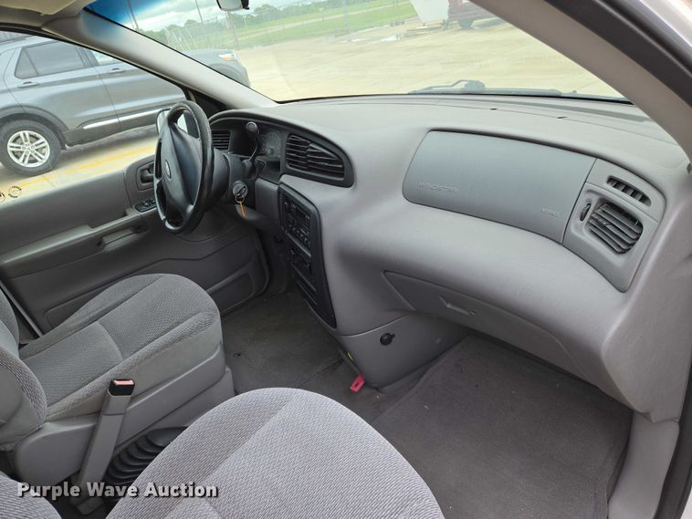 image for item EN8020 2002 Ford Windstar LX van