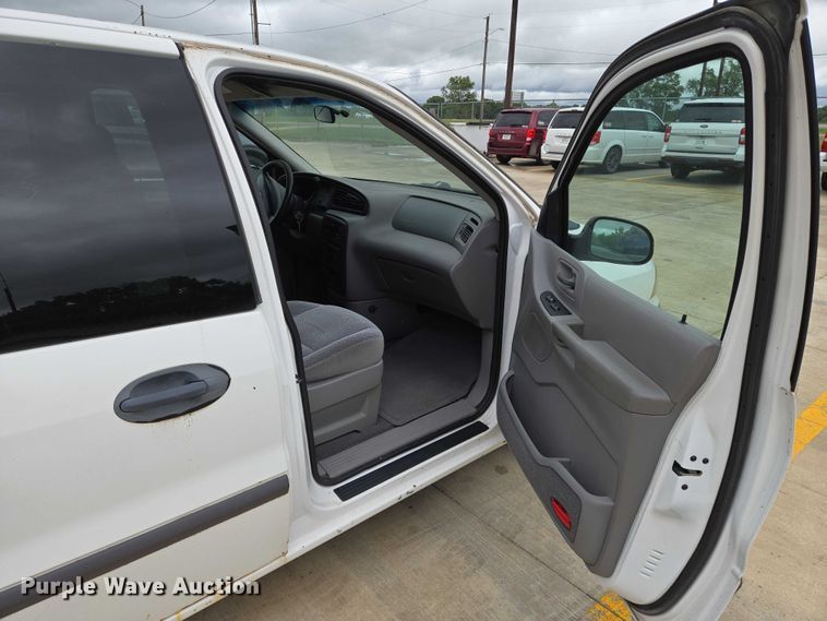 image for item EN8020 2002 Ford Windstar LX van