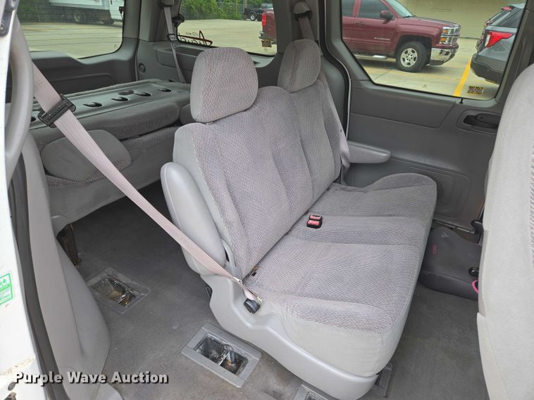 image for item EN8020 2002 Ford Windstar LX van