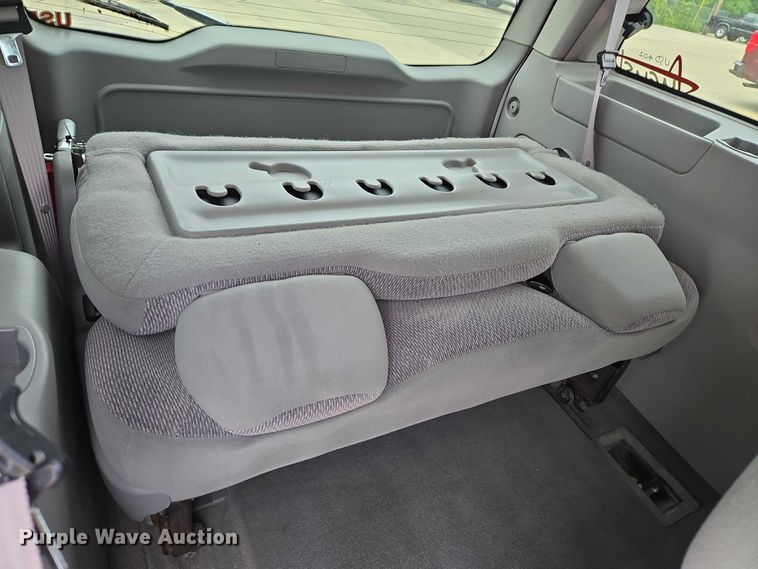 image for item EN8020 2002 Ford Windstar LX van