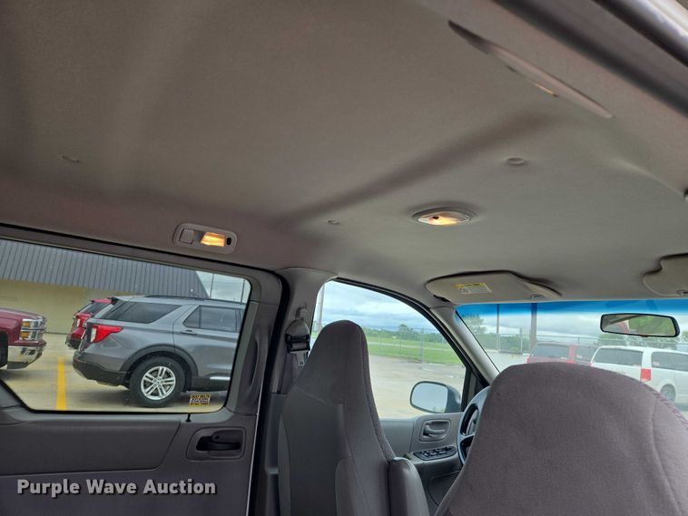 image for item EN8020 2002 Ford Windstar LX van