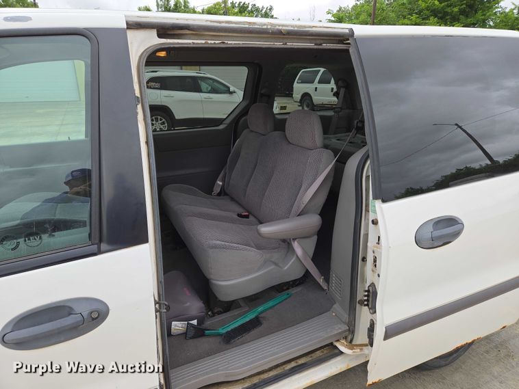 image for item EN8020 2002 Ford Windstar LX van