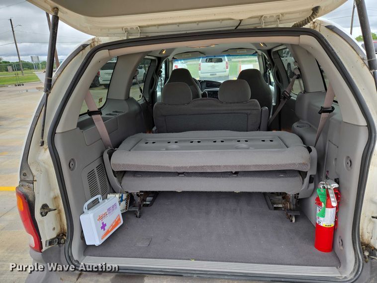 image for item EN8020 2002 Ford Windstar LX van