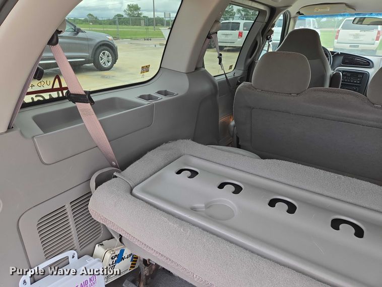 image for item EN8020 2002 Ford Windstar LX van