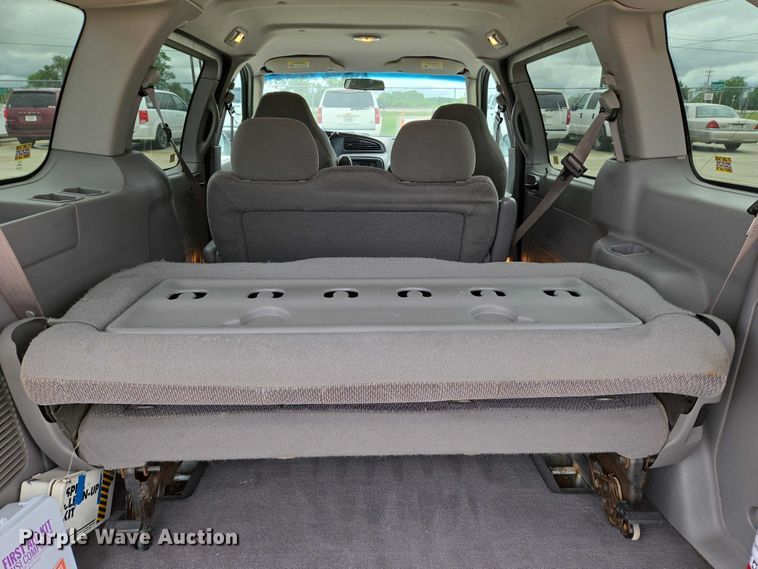 image for item EN8020 2002 Ford Windstar LX van