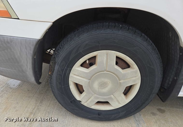 image for item EN8020 2002 Ford Windstar LX van