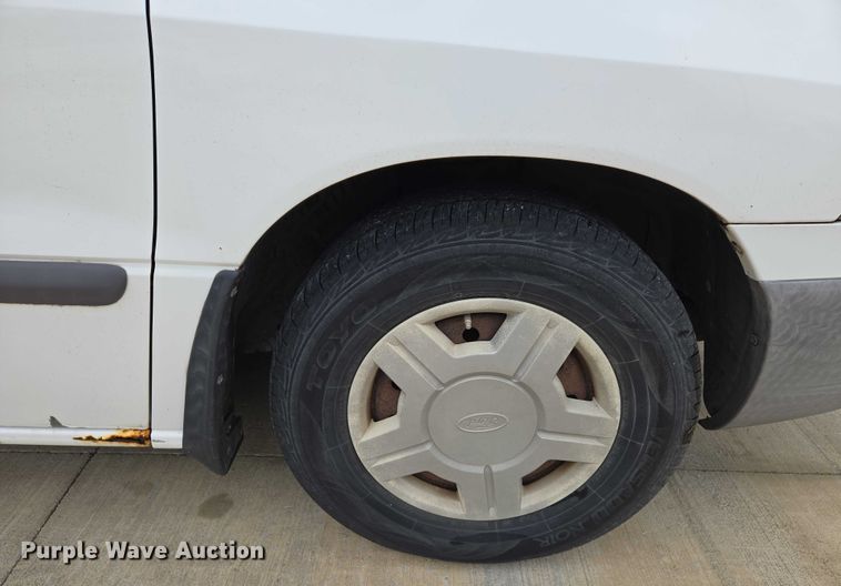 image for item EN8020 2002 Ford Windstar LX van