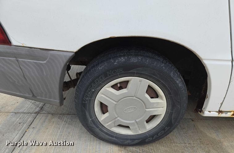 image for item EN8020 2002 Ford Windstar LX van