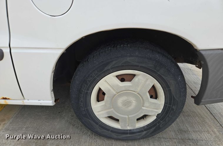image for item EN8020 2002 Ford Windstar LX van