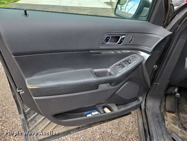 image for item EN8022 2013 Ford Explorer Police SUV