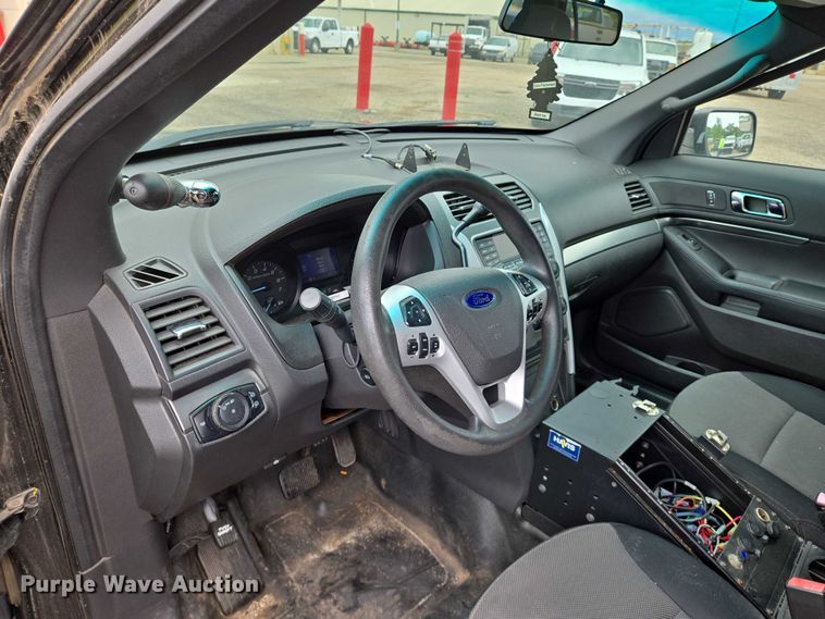 image for item EN8022 2013 Ford Explorer Police SUV