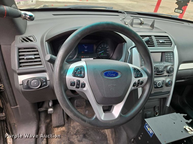 image for item EN8022 2013 Ford Explorer Police SUV