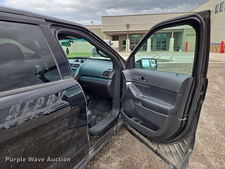 image for item EN8022 2013 Ford Explorer Police SUV